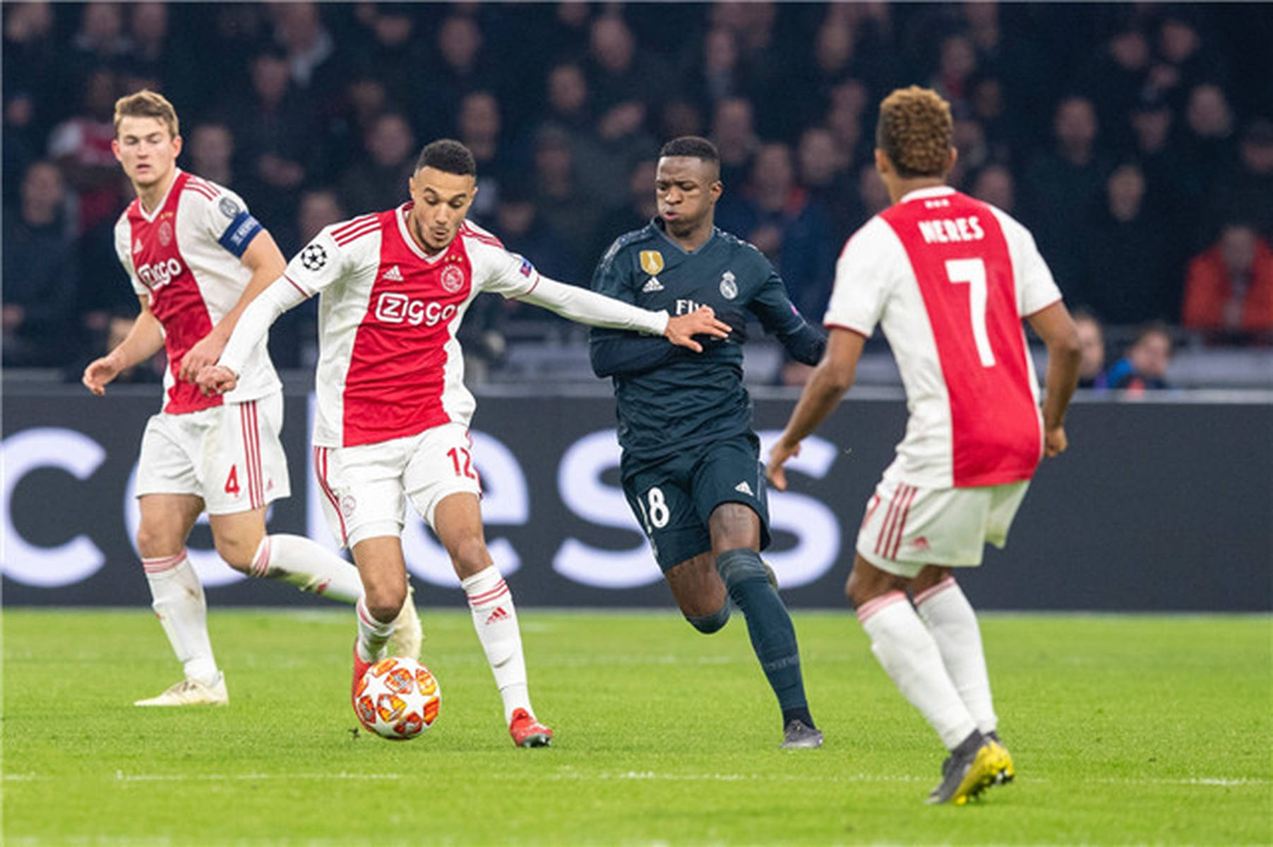 九游体育-赛后阿贾克斯调整名单以备英超;门线救险环节打磨;底气十足;纪律约束更严格的简单介绍-九游体育