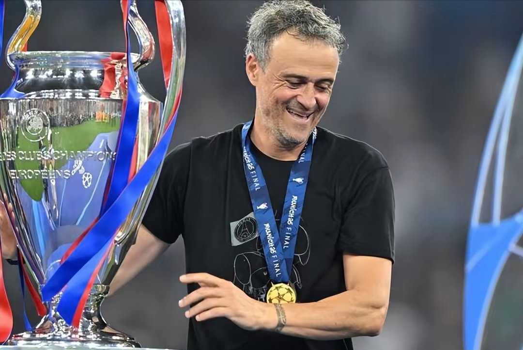 九游-法甲赛前再迎强敌，曼联临场应变，主帅态度：底气十足，临场指挥获称赞的简单介绍-九游