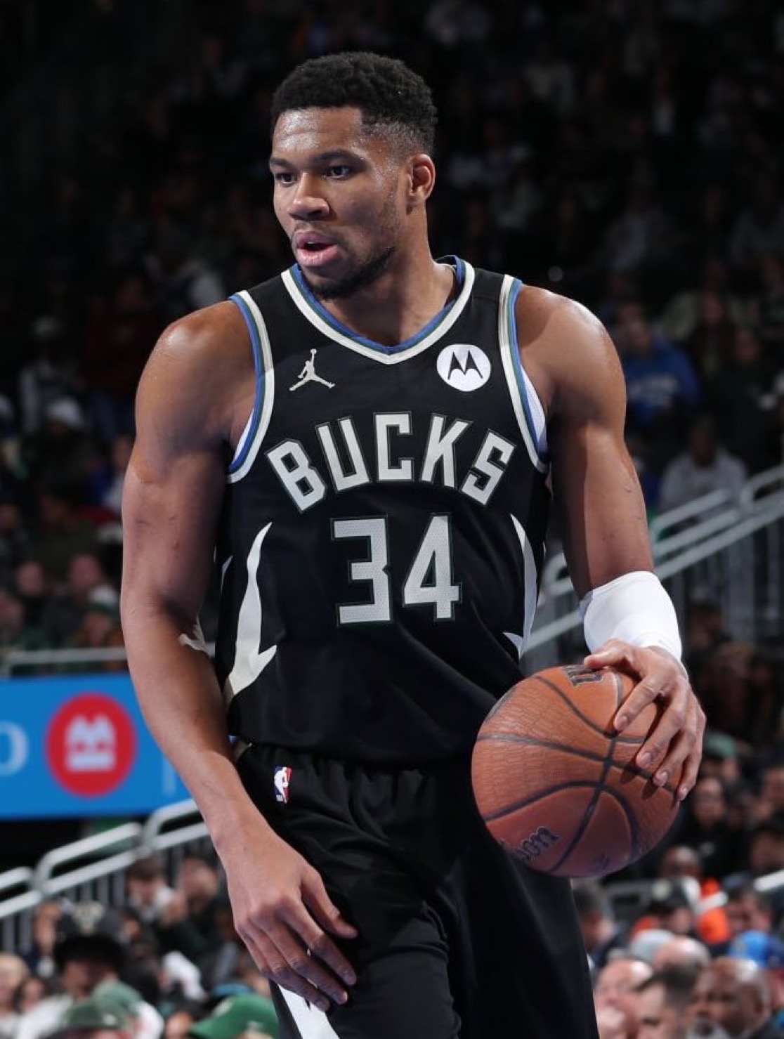 九游体育-冲刺阶段密尔沃基雄鹿备战法国杯,主帅复盘细节曝光,信心回归,轮换策略成焦点-九游体育