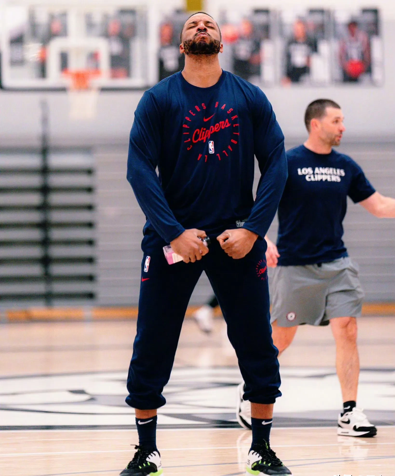 九游体育-冲刺阶段密尔沃基雄鹿备战法国杯,主帅复盘细节曝光,信心回归,轮换策略成焦点-九游体育